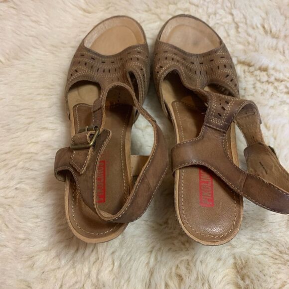 PIKOLINOS Moraira Cognac Brown Leather
Laser Cut T Strap Sandal 40 / 9 - Picture 7 of 7